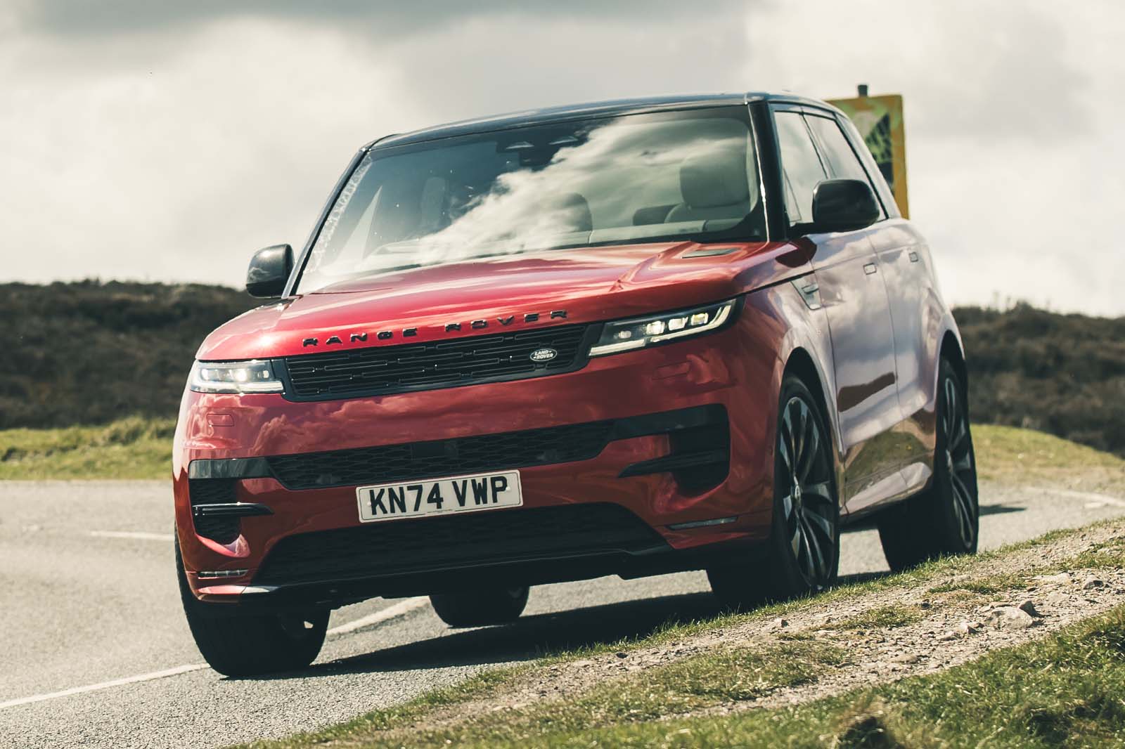 1. レンジローバー・スポーツ - 最高のラグジュアリーSUV