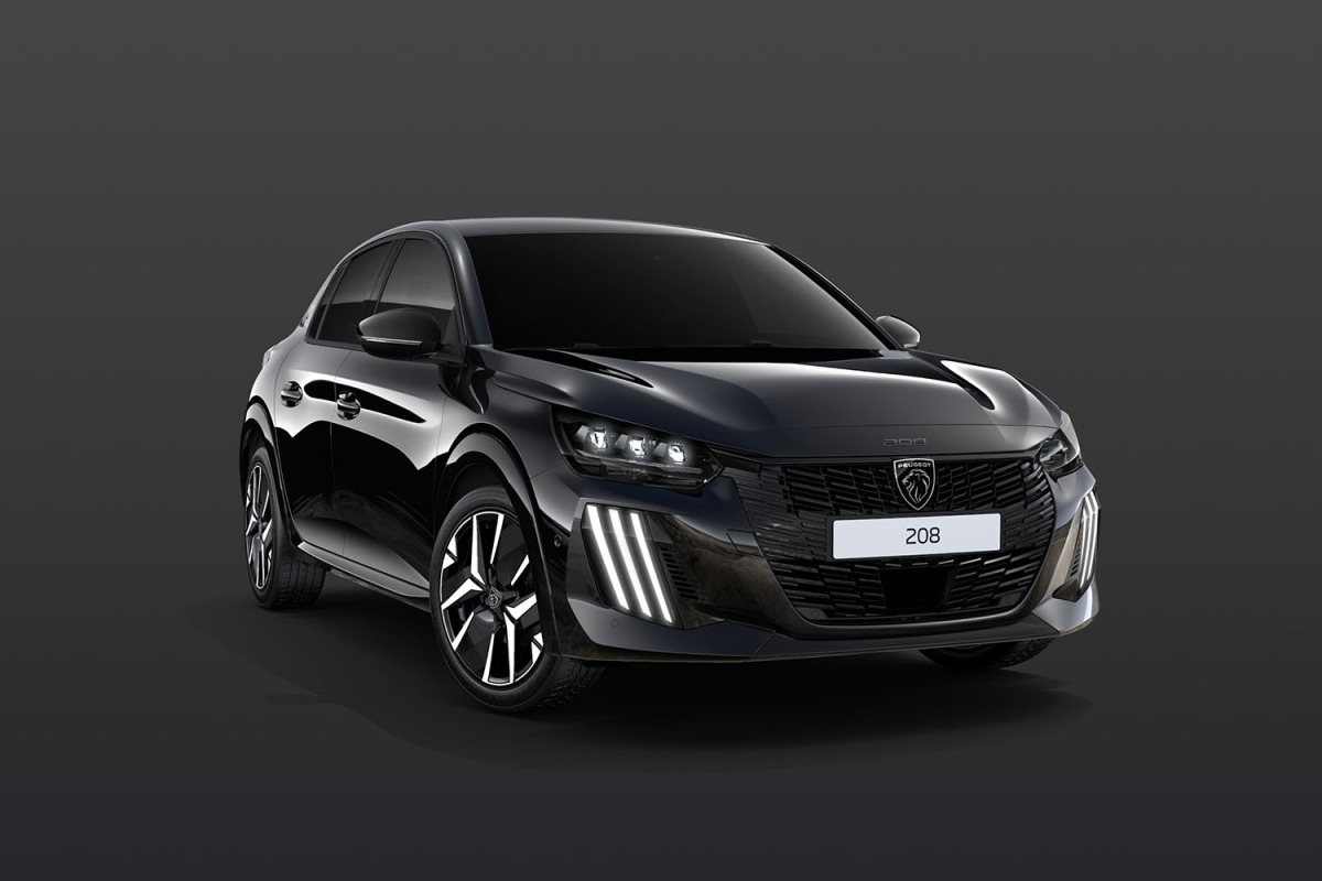 限定車『プジョー208GTハイブリッド・ブラックエディション』。