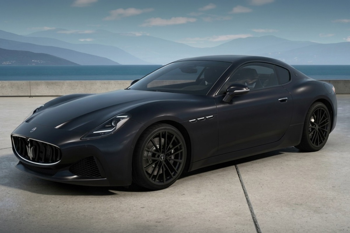 マセラティ・グラントゥーリズモ・ネロ・インフィニート