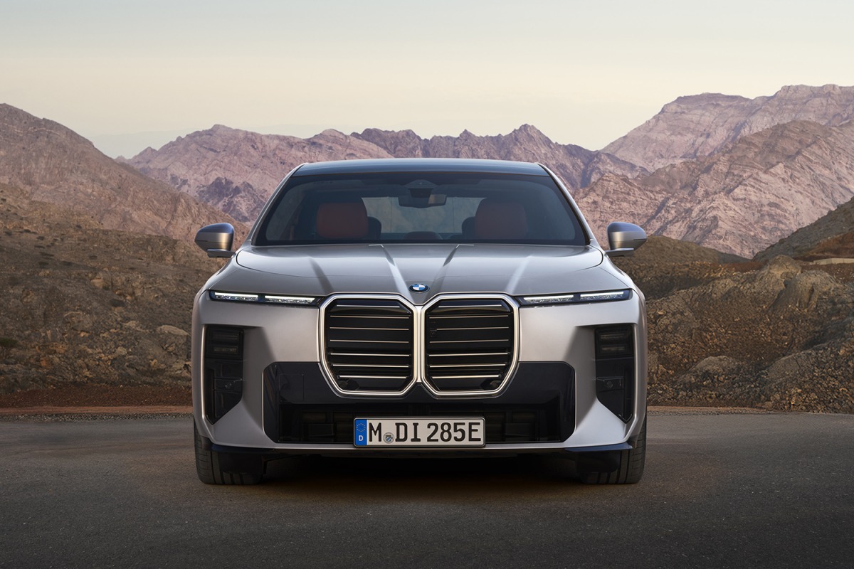 新型BMW i7（一部改良モデル）。
