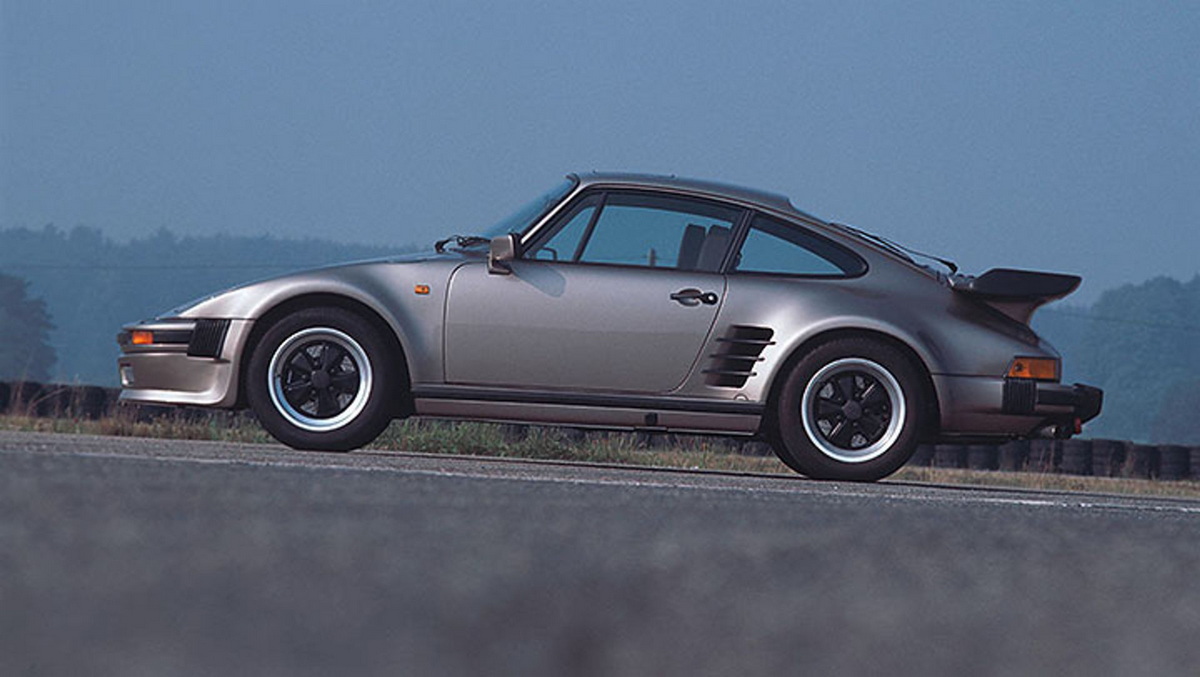 1987年に911ターボ・フラットノーズ仕様は、正式にラインオプションとなった。