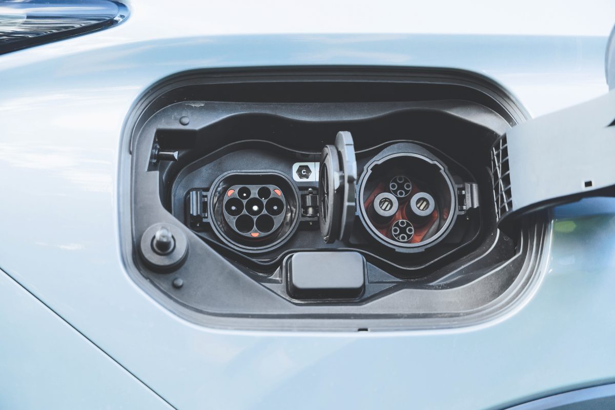 三菱アウトランダー PHEV ダイヤモンド(英国仕様)