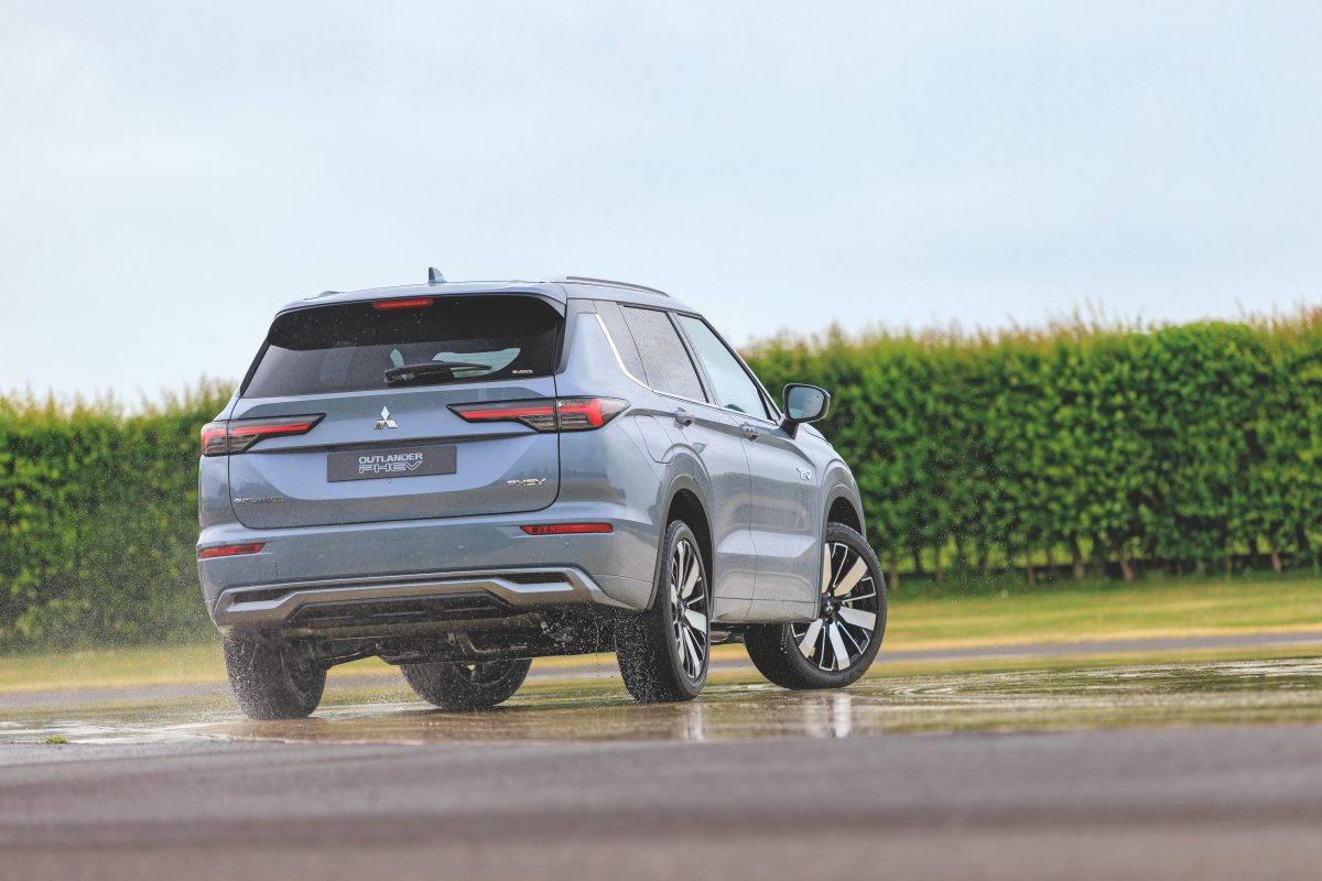 三菱アウトランダー PHEV(英国仕様)