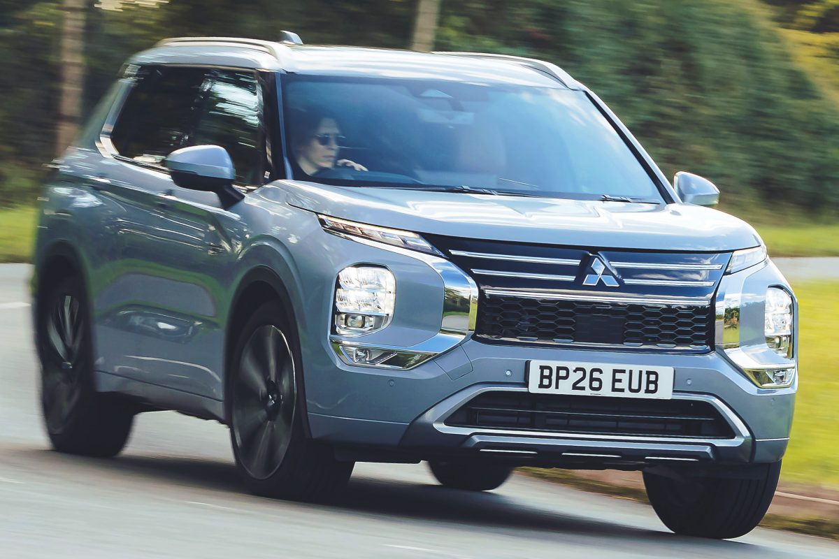 三菱アウトランダー PHEV ダイヤモンド(英国仕様)