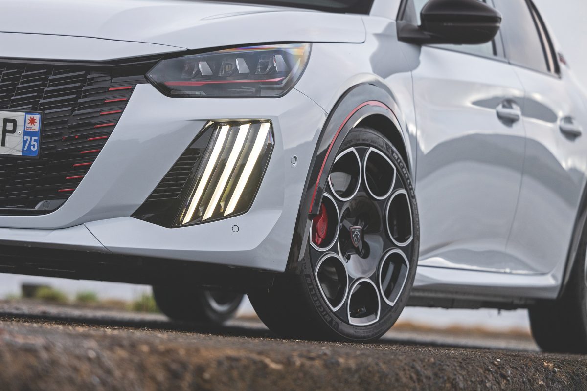プジョー E-208 GTi(欧州仕様)