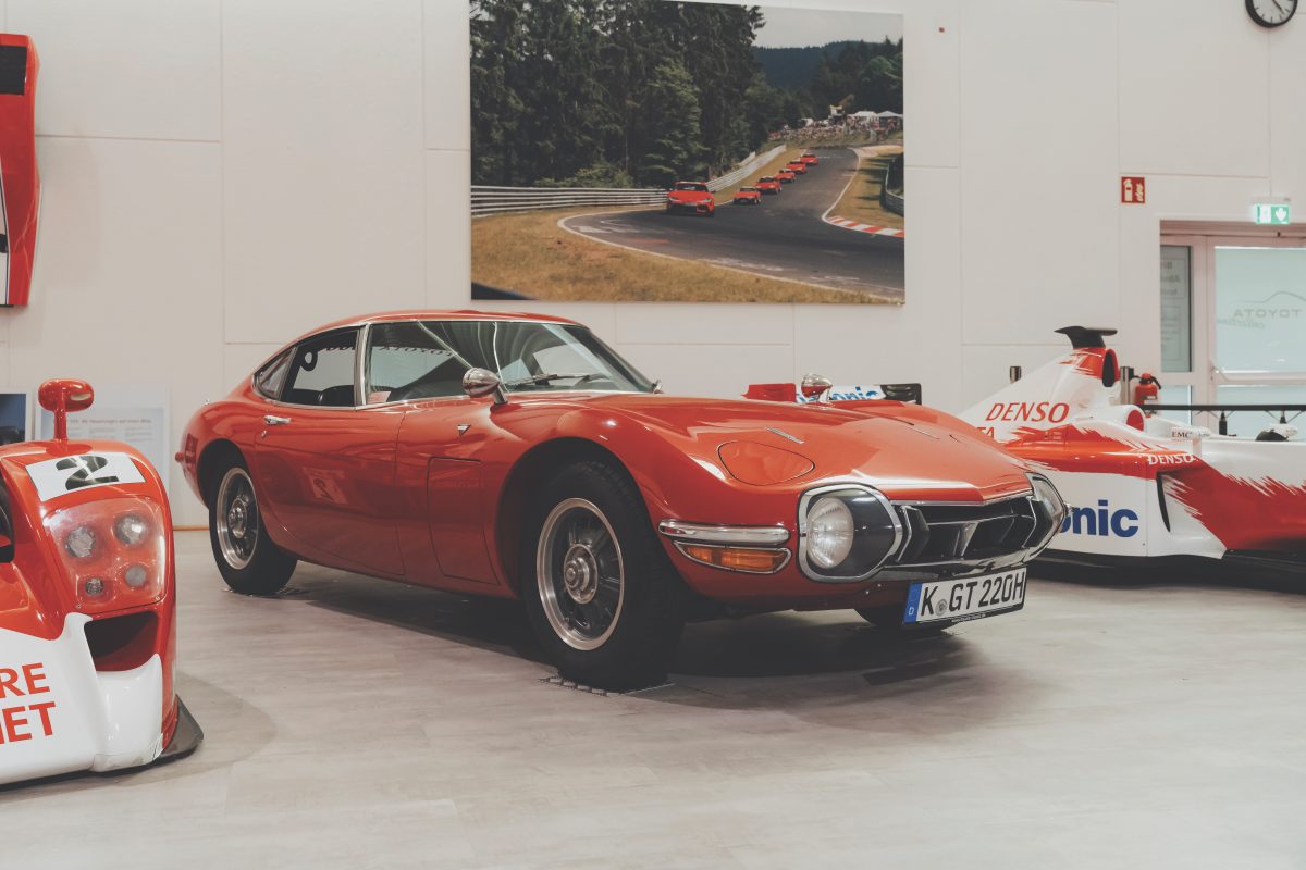 ツインカムエンジンの2000GTは、欧州では販売されなかった