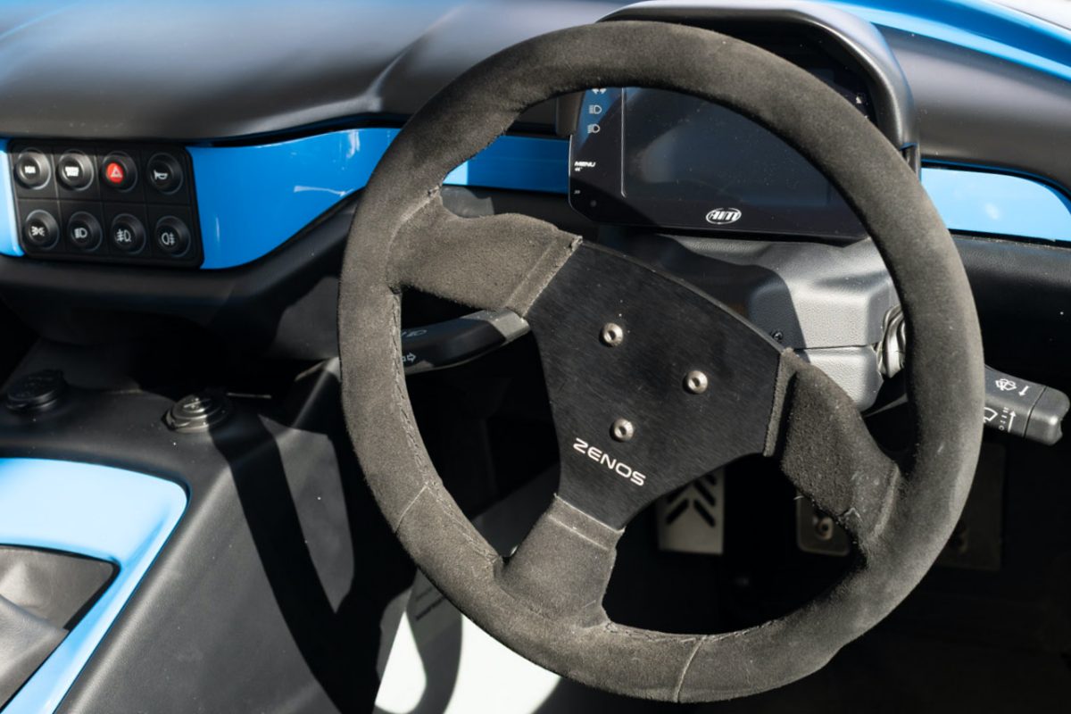 ゼノス E10 R2（英国仕様）