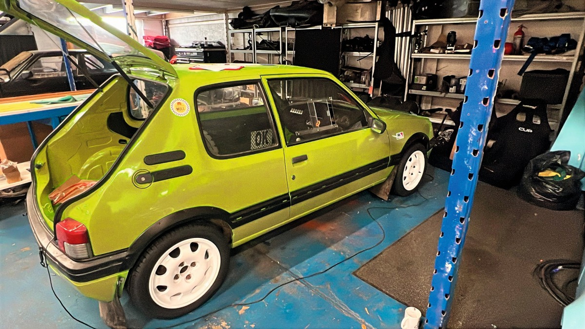 クロプリー編集長のプジョー205 GTi。