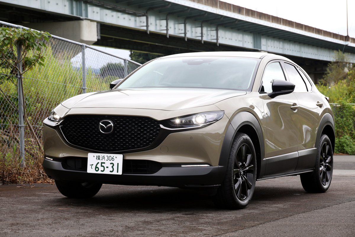 次に取材した『マツダCX-30XDドライブエディション』。ボディカラーはジルコンサンドメタリック。