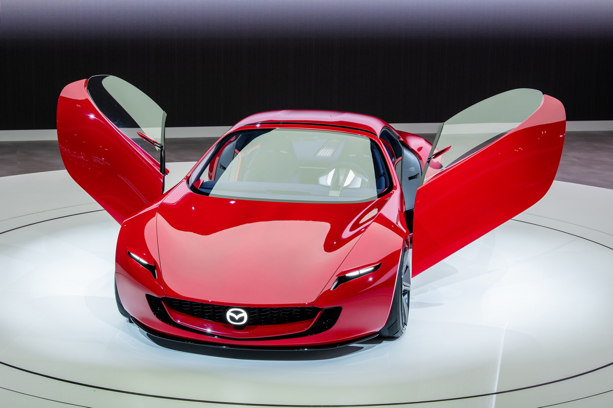 2023年に公開され市販化が熱望されるスポーツカーのコンセプト、『アイコニックSP』。