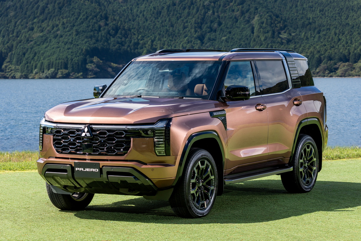 12月17日より販売開始となるクロスカントリーSUV、新型『三菱パジェロ』。