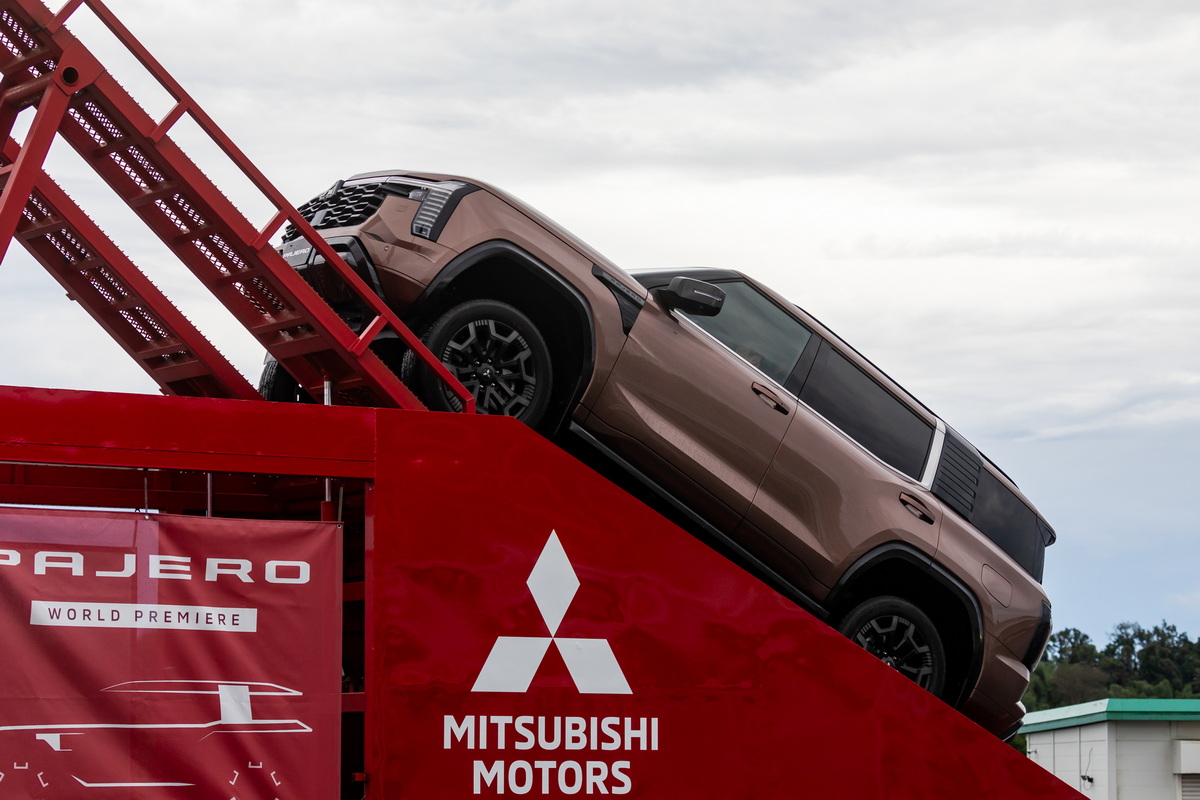 新型パジェロは多彩なドライブモードを持つことも特徴。