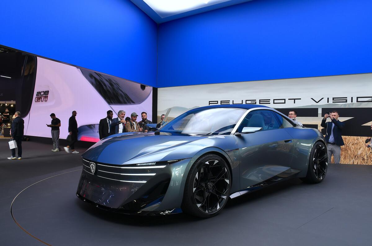 パリ・モーターショー2026で公開されたプジョーRCZビジョン