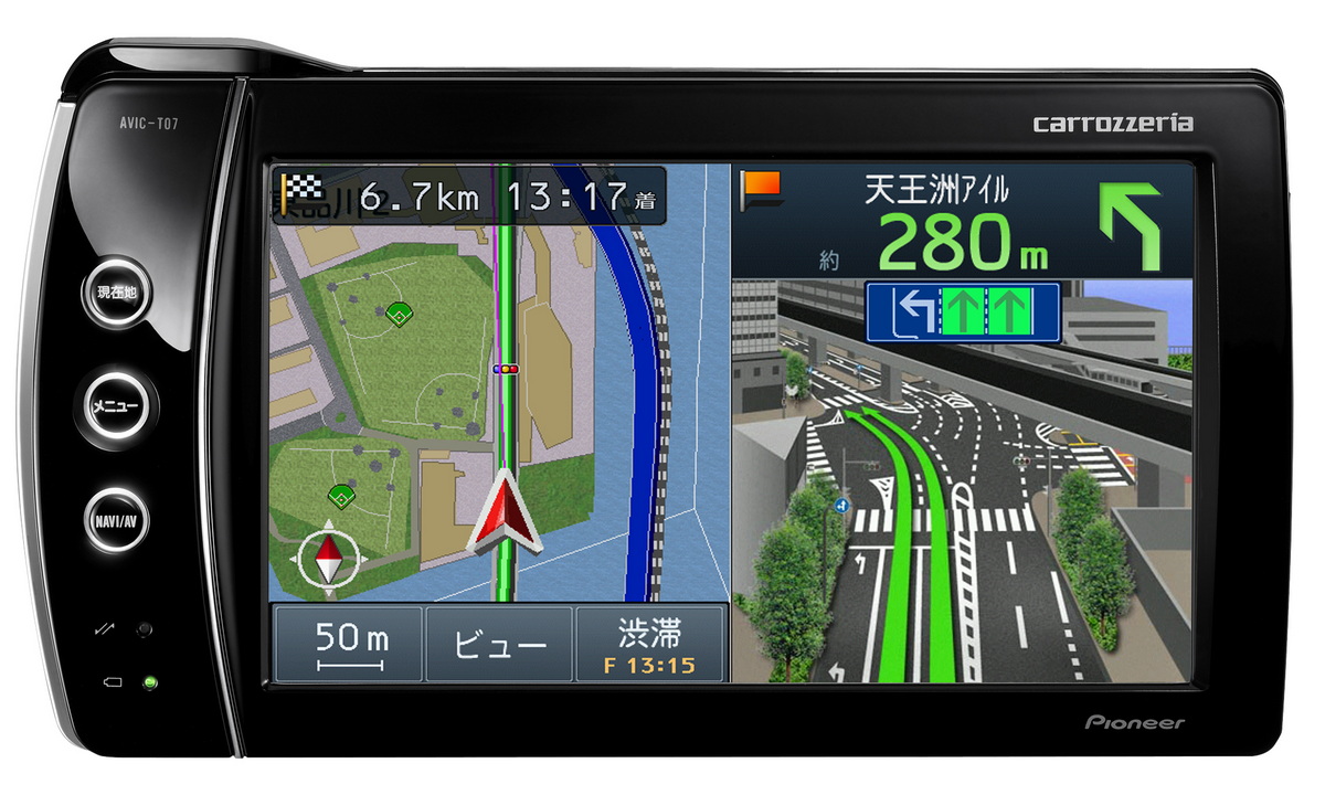 一定のニーズがあったポータブル型カーナビに通信機能を搭載した、第二世代のAir Navi。写真は上級モデルとなる『AVIC-T07』。〈2010年〉