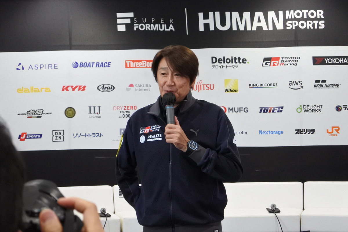 レーシングタイヤ勉強会で登壇したマッチこと近藤真彦さんの芸歴は47年。今年で62歳です。